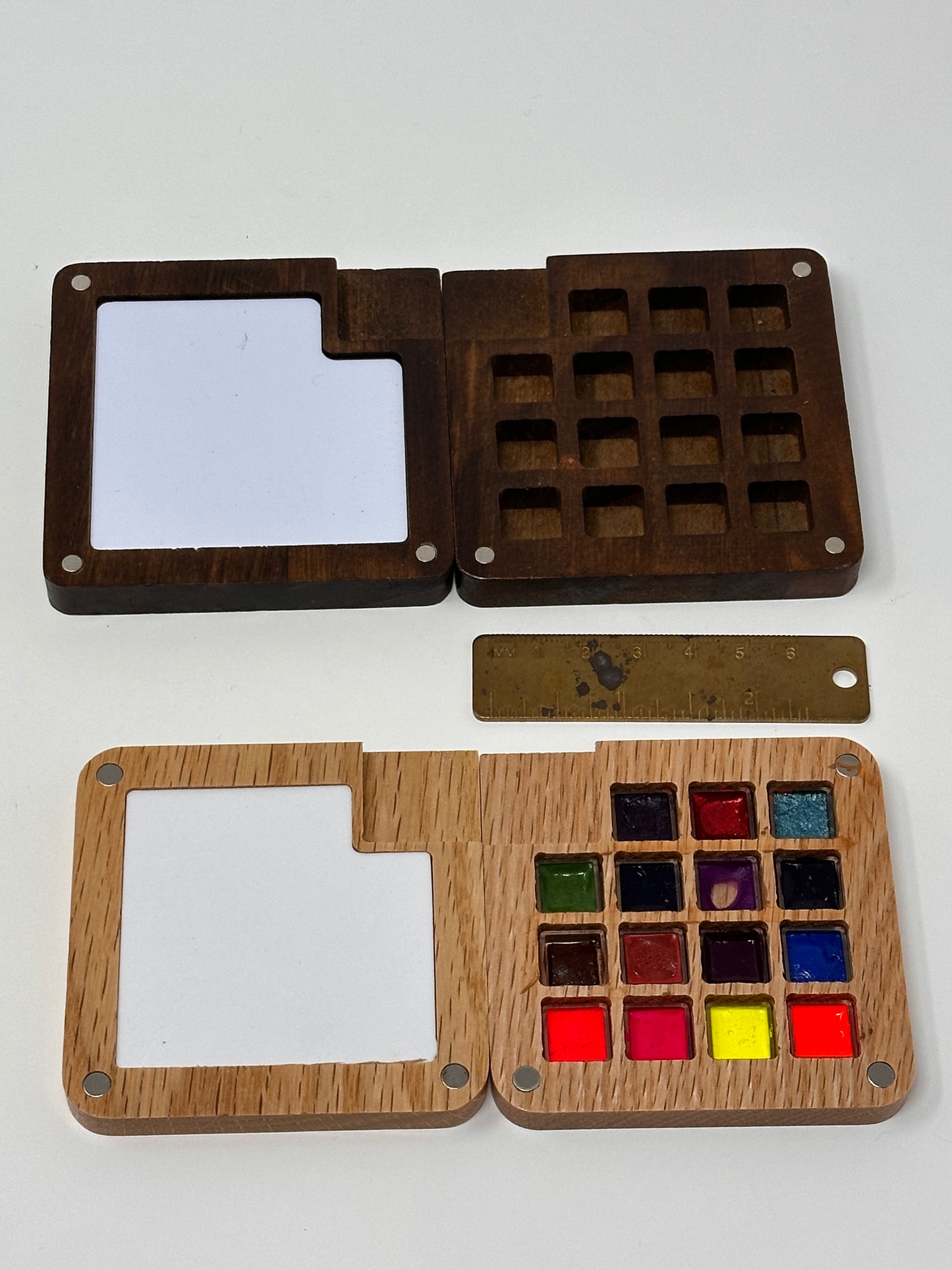 Wooden travel palette