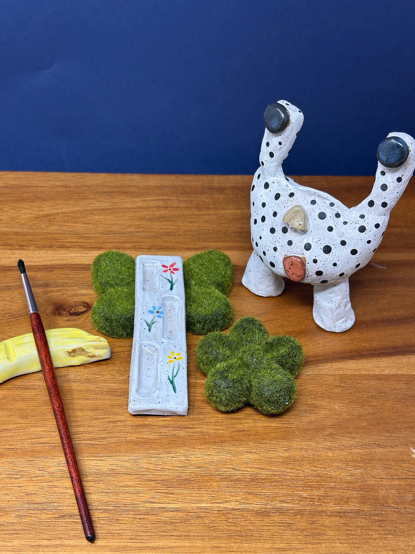 Small flower palette with 3 wells