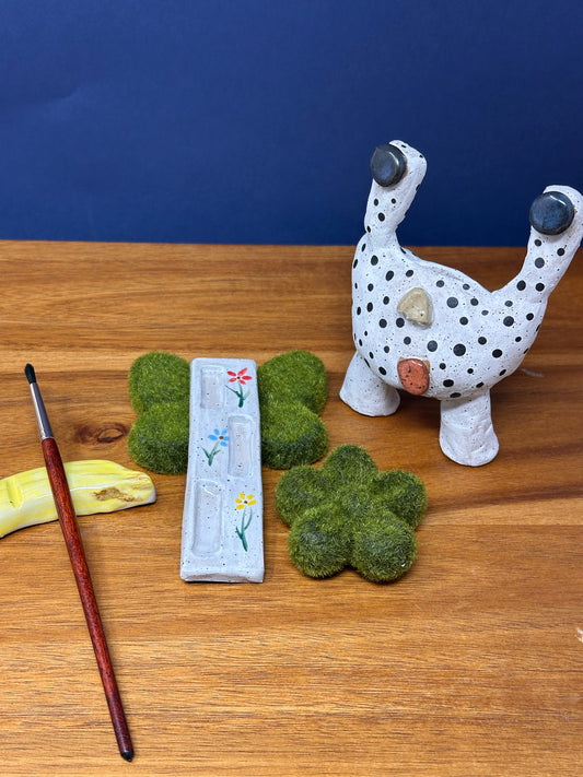 Small flower palette with 3 wells